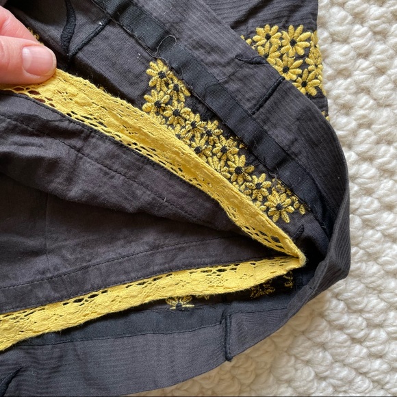 Grey cotton miniskirt with embroidered flowers - Picture 6 of 14